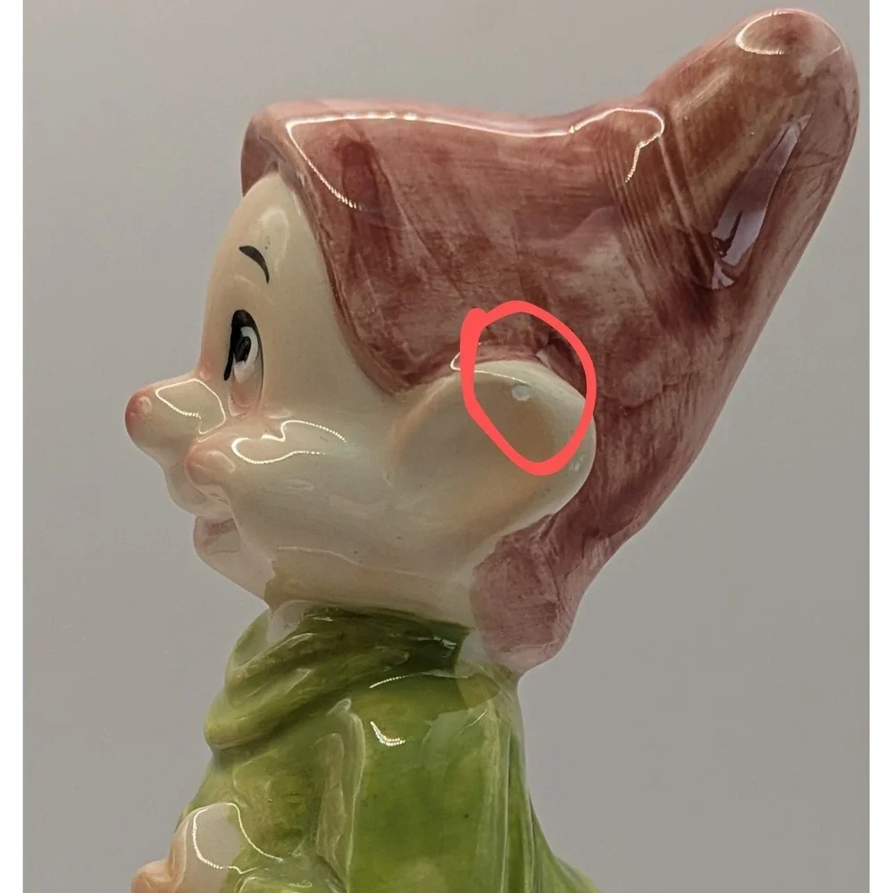 Disney Snow White And Dopey Salt And Pepper Shakers Kneeling
